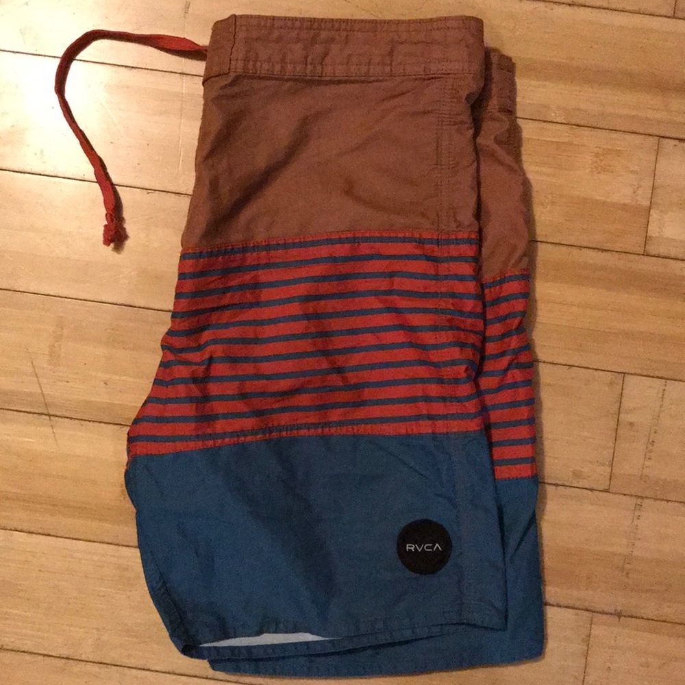 Men’s swim trunks